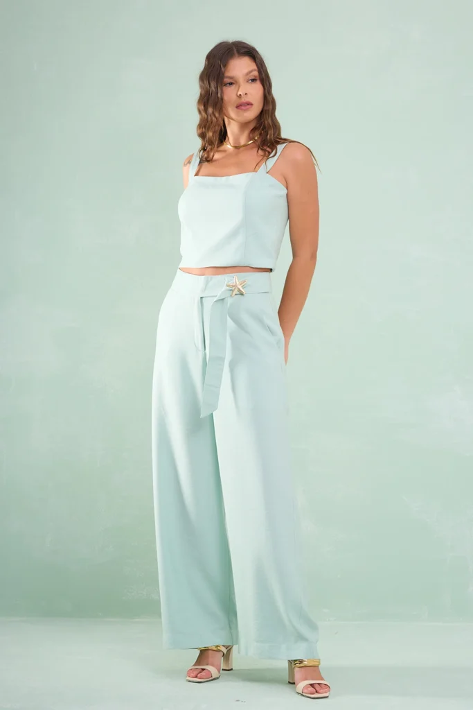 Calça Pantalona Com Detalhe Fivela Alfaiataria