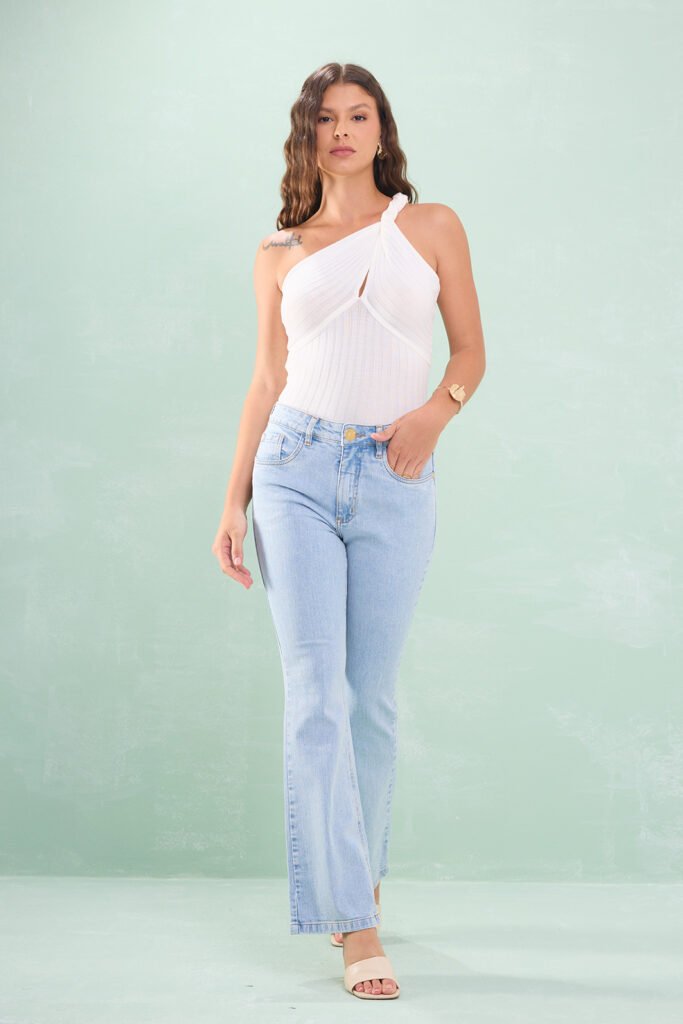 Calça Jeans Flare Detalhe Pences