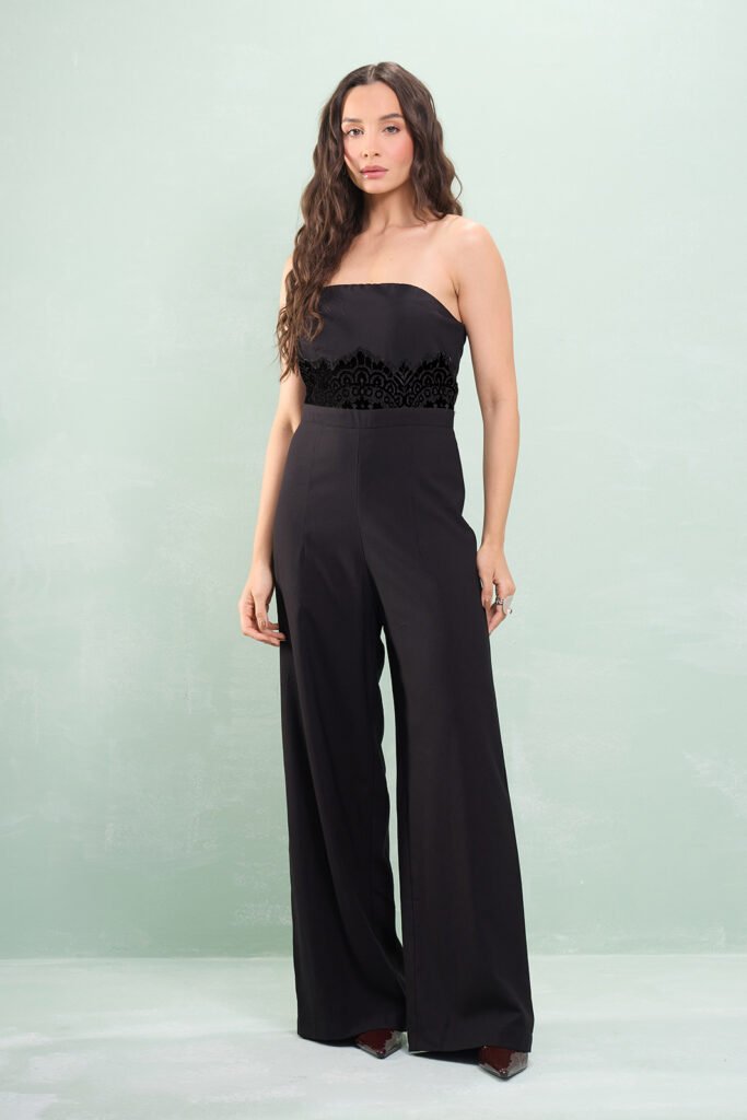 Macacão Sem Alça Com Renda Alfaiataria