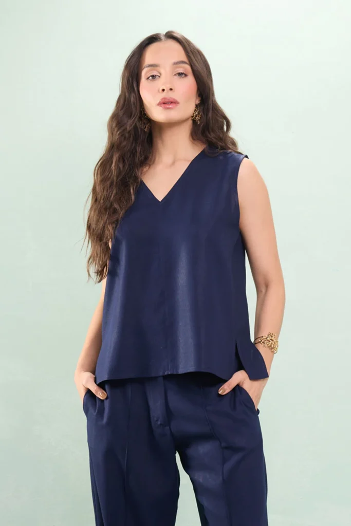 Blusa Sem Manga Decote V Com Fenda Lateral Linho