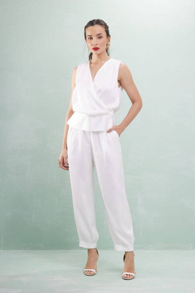 Calça Cenoura Com Prega Na Barra Cetim