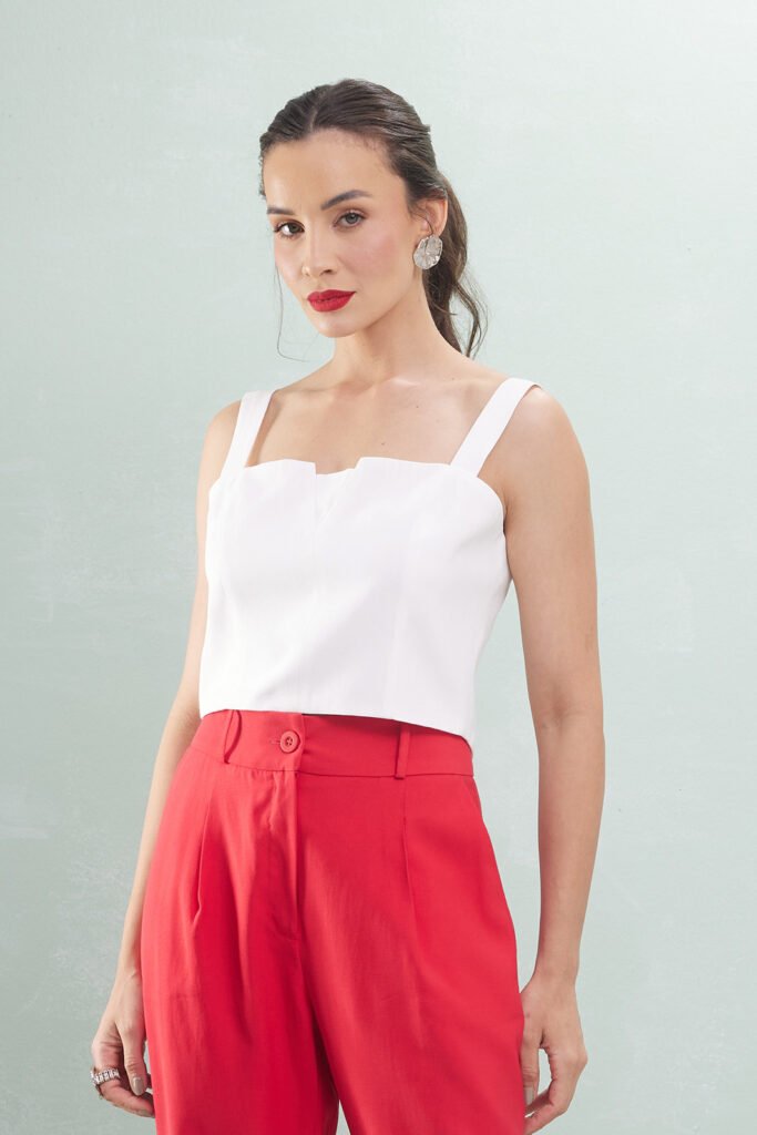 Blusa Cropped Alça Larga Detalhe Elástico Alfaiataria