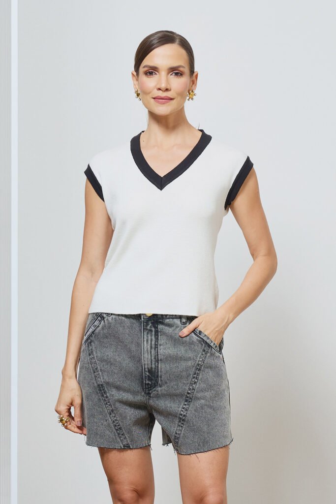 Blusa Decote V Sem Manga Bicolor Tricot