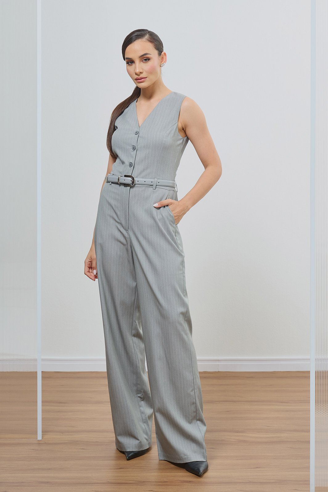 Macacão Com Abotoamento Risca de Giz