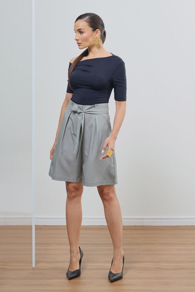 Bermuda Bolso Faca Com Faixa Risca de Giz