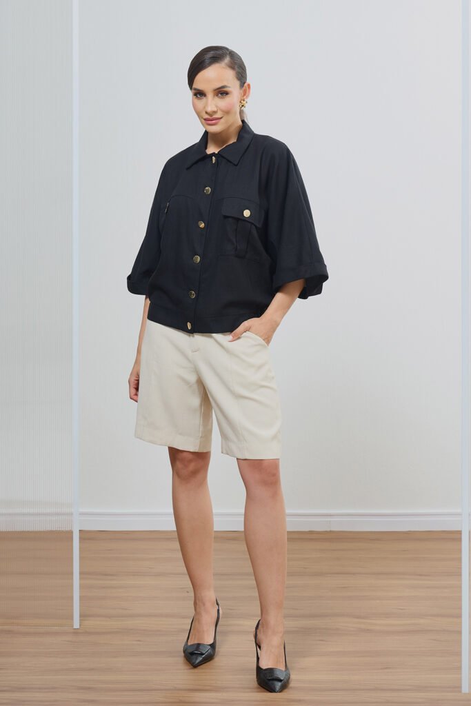 Bermuda Com Recorte e Pesponto Bolso Faca Alfaiataria