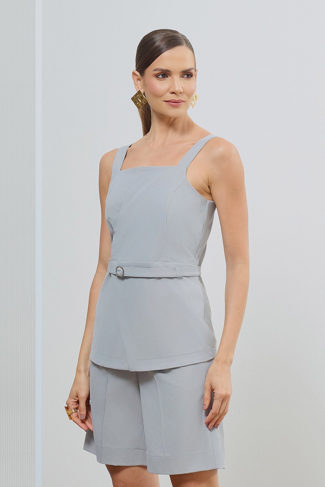 Blusa Decote Reto Alça Larga Com Cinto Alfaiataria Crepe